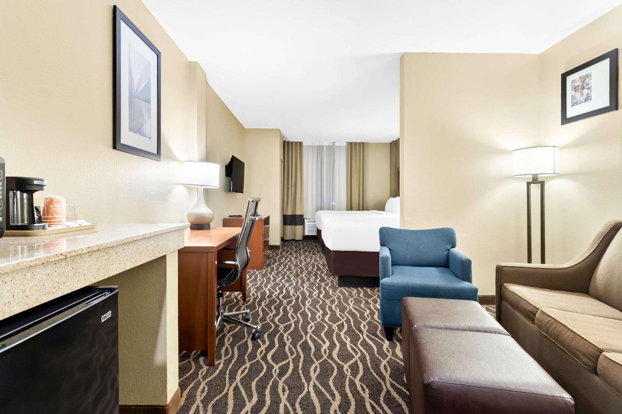 Comfort Suites Tampa Airport North Bagian luar foto