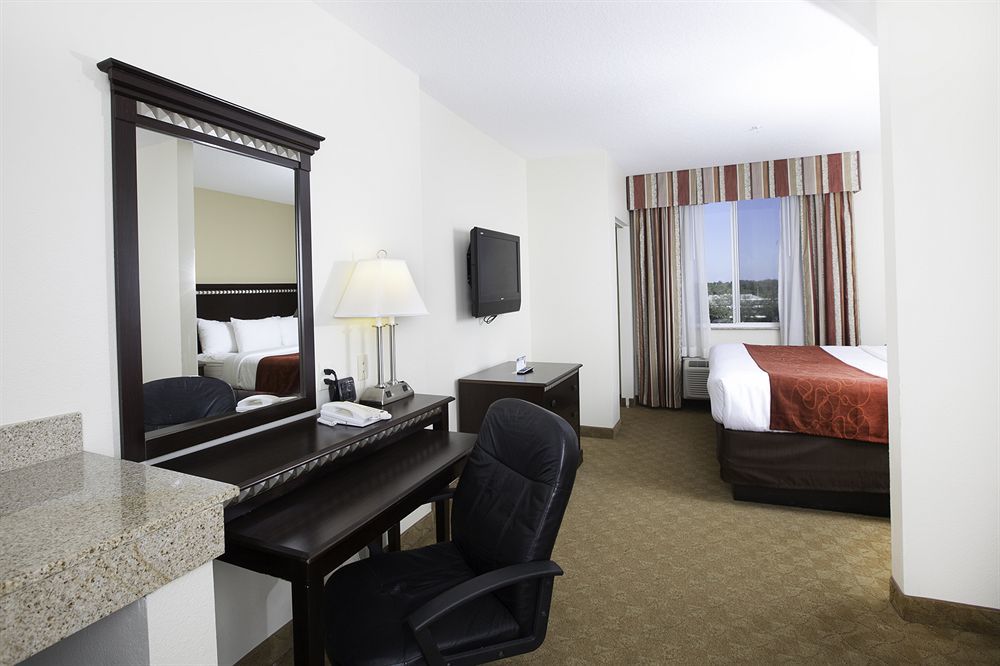 Comfort Suites Tampa Airport North Bagian luar foto